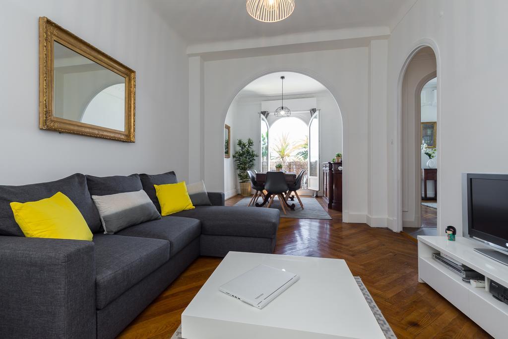 Beautiful Apartment By The Sea Front Ница Екстериор снимка
