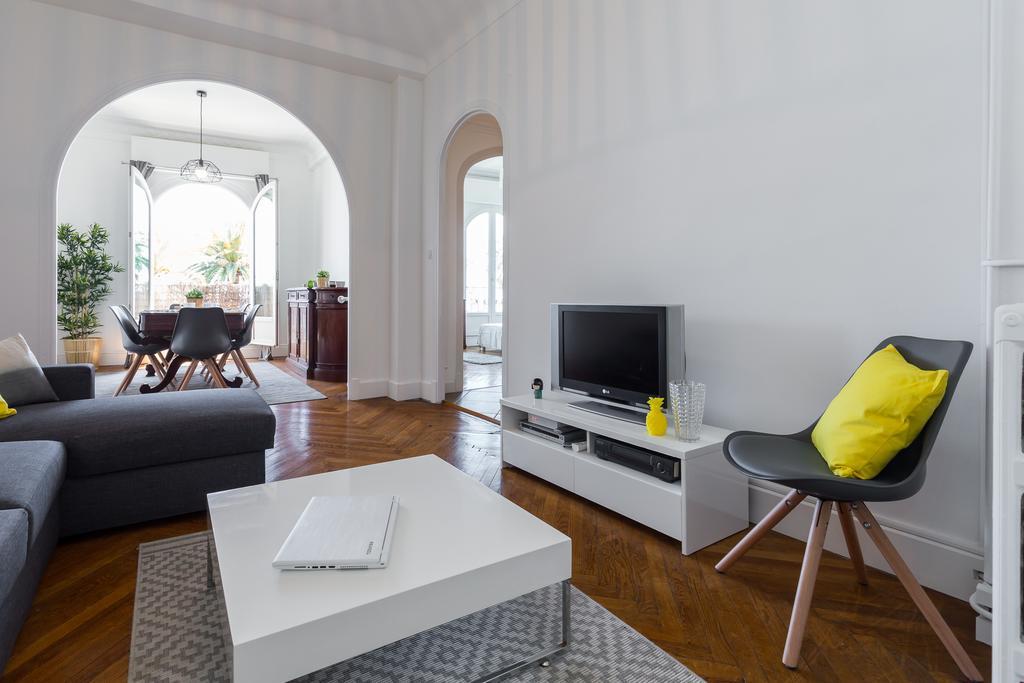 Beautiful Apartment By The Sea Front Ница Екстериор снимка